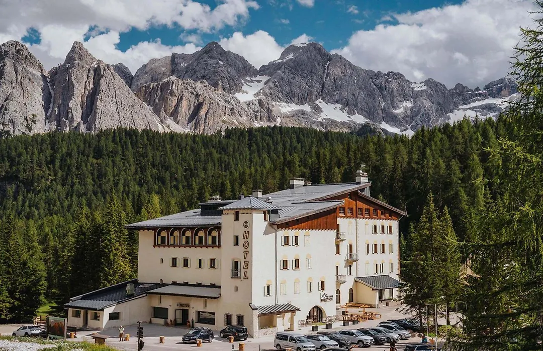 B&B Hotel Passo Tre Croci Cortina-1